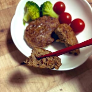 肉汁じゅわっとハンバーグ